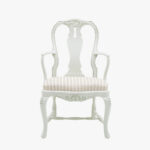 Talonpoikaisrokokoo tuoli käsinojin, helmenharmaa-patina, verhoilu Line 12 luonnonvalkoinen.