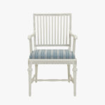 Kustavilainen käsinojallinen tuoli, väri helmenharmaa-patina, verhoilukankaana Canastera Cameo blue.