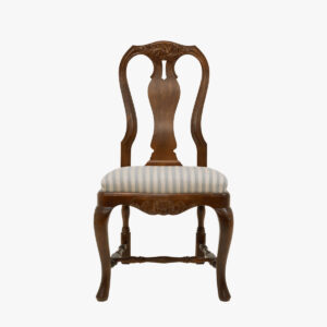 Talonpoikaisrokokoo tuoli, väri amerikanpähkinä, verhoilu Line 13 harmaa.