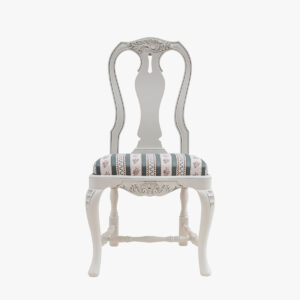 Talonpoikaisrokokoo tuoli, väri helmenharmaa-patina, verhoilu Amadeus sininen.