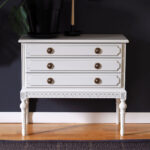 Kustavilainen lipasto 80 cm, väri helmenharmaa-patina