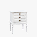 Kustavilainen lipasto, väri valkoinen.