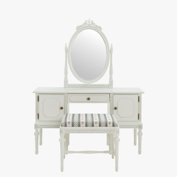 Kustavilainen kampauslipasto peilillä, väri helmenharmaa-patina. Kuvassa myös kustavilainen rahi, jonka verhoiluna on Amadeus sininen.