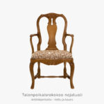 Talonpoikaisrokokoo nojatuoli, väri antiikki, verhoiluna Annalan Kettu ja Kauris.