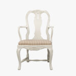 Talonpoikaisrokokoo nojatuoli, väri helmenharmaa-patina, verhoilu Line ruskea.