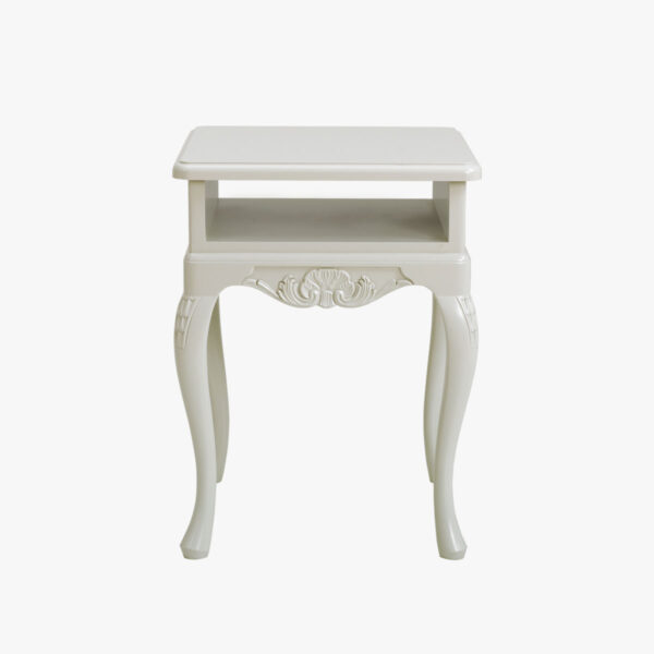 Poistotuote: Talonpoikaisrokokoo yöpöytä hyllyllä, helmenharmaa.