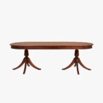 Hepplewhite-ruokapöytä, ovaali, hepplewhite-väri. Pöytää on jatkettu yhdellä jatkopalalla, jolloin sen ympärille mahtuu 6-8 tuolia.