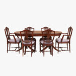 Hepplewhite-ruokapöytä, ovaali, hepplewhite-väri. Ilman jatkopaloja sen ympärille mahtuu 4-6 tuolia.