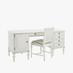 Kustavilainen kirjoituspöytä, väri helmenharmaa-patina. Tuoiln verhoilukankaana Amadeus/Mozart vihreä.