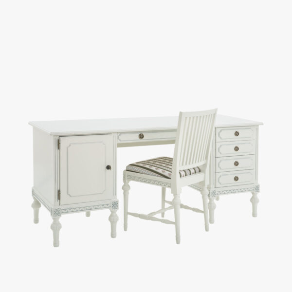 Kustavilainen kirjoituspöytä, väri helmenharmaa-patina. Tuoiln verhoilukankaana Amadeus/Mozart vihreä.