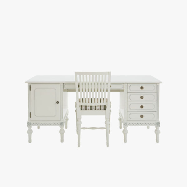 Kustavilainen kirjoituspöytä, väri helmenharmaa-patina. Tuoiln verhoilukankaana Amadeus/Mozart vihreä.