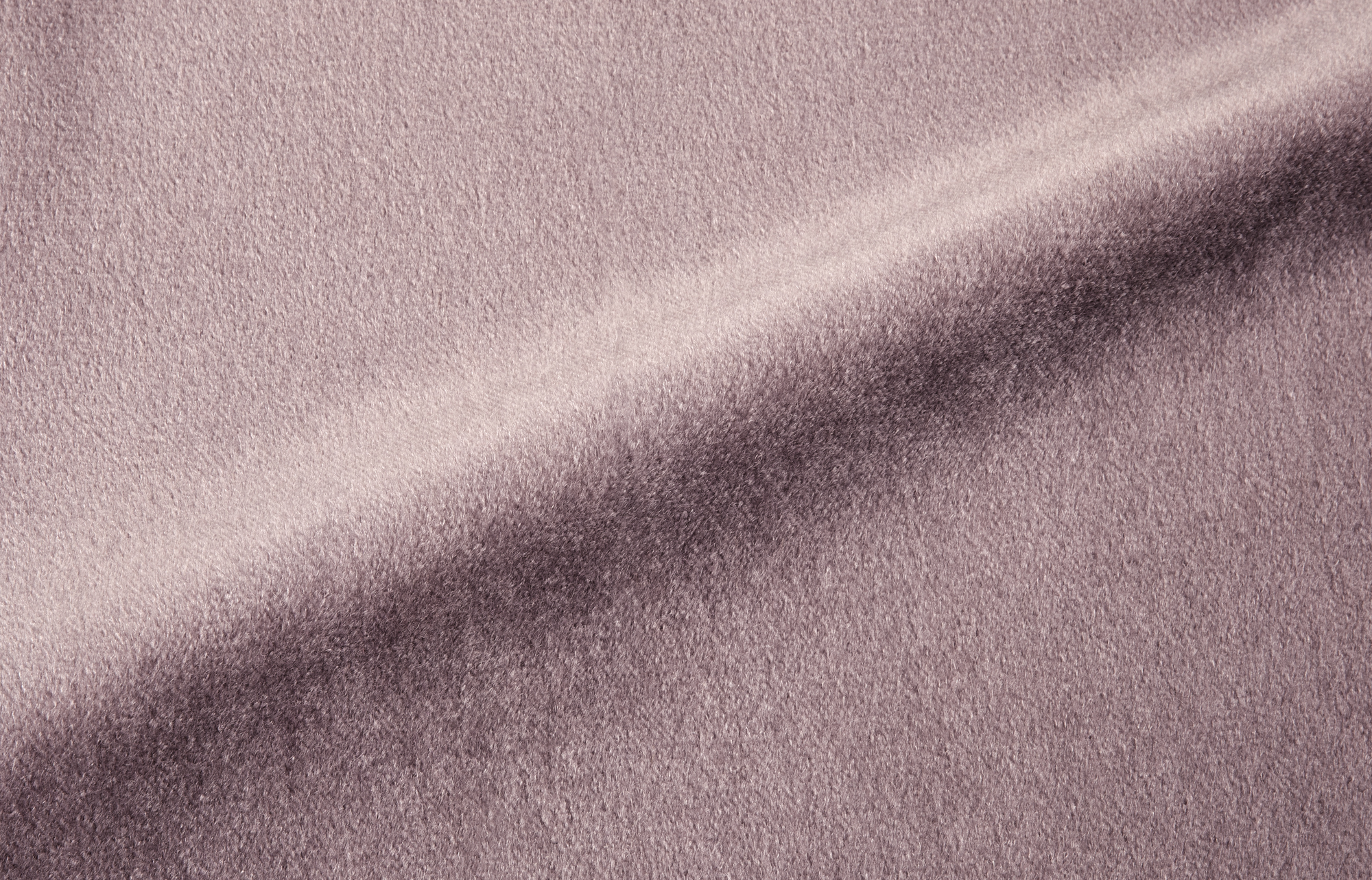 Kalusteiden verhoiluksi ylellinen mohairsametti?